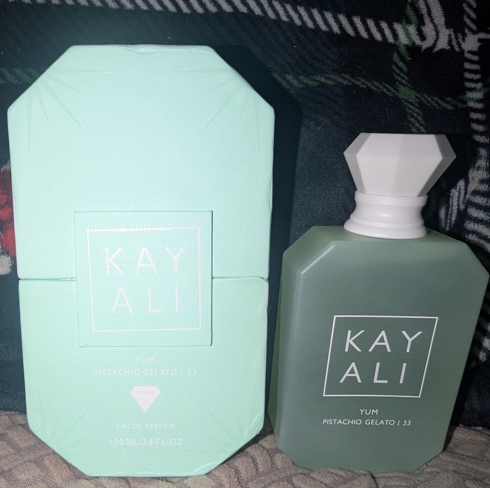 HUDA BEAUTY Kayali Yum Pistachio Gelato 33